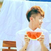 低头吃瓜情侣头像,情侣头像中的低头共食瞬间 第1张 低头吃瓜情侣头像,情侣头像中的低头共食瞬间 第1张