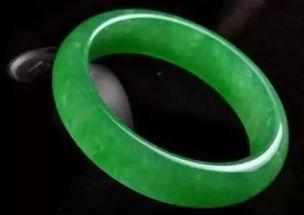 翡翠吃瓜富婆图片  第2张