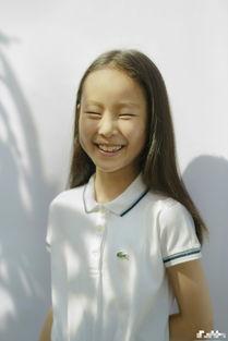 父女吃瓜照片真实图,甜蜜吃瓜瞬间定格