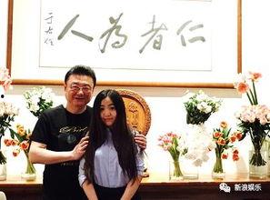 父女吃瓜照片真实图,甜蜜吃瓜瞬间定格  第3张