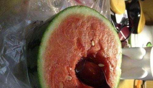 吃瓜能发烧吗,吃瓜也能发烧?揭秘夏季消暑美食背后的健康隐患 第2张 吃瓜能发烧吗,吃瓜也能发烧?揭秘夏季消暑美食背后的健康隐患 第2张