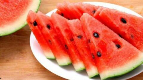 菊花吃瓜视频,揭秘网络热门视频背后的趣味与争议 第2张 菊花吃瓜视频,揭秘网络热门视频背后的趣味与争议 第2张