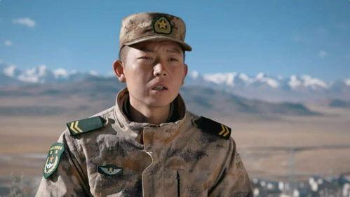 叶夕雾士兵吃瓜,瓜田里的军旅生活  第1张