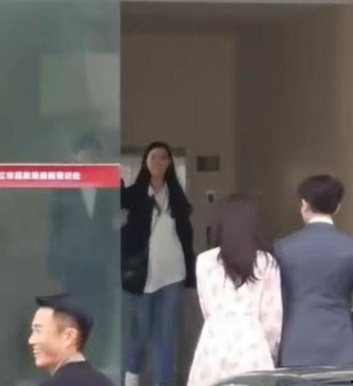 吃瓜吃到民政局,一场意外的婚姻奇遇