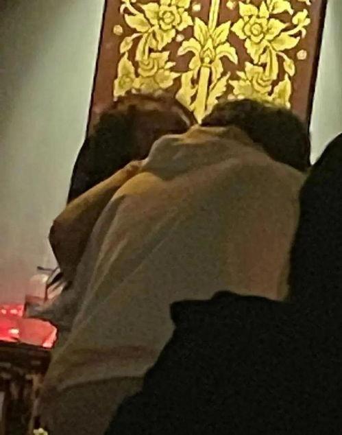 广西酒吧吃瓜事件视频,一场引发热议的冲突瞬间  第2张
